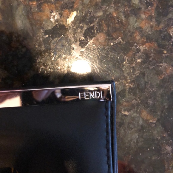 Authentic Fendi sunglasses - Picture 7 of 8